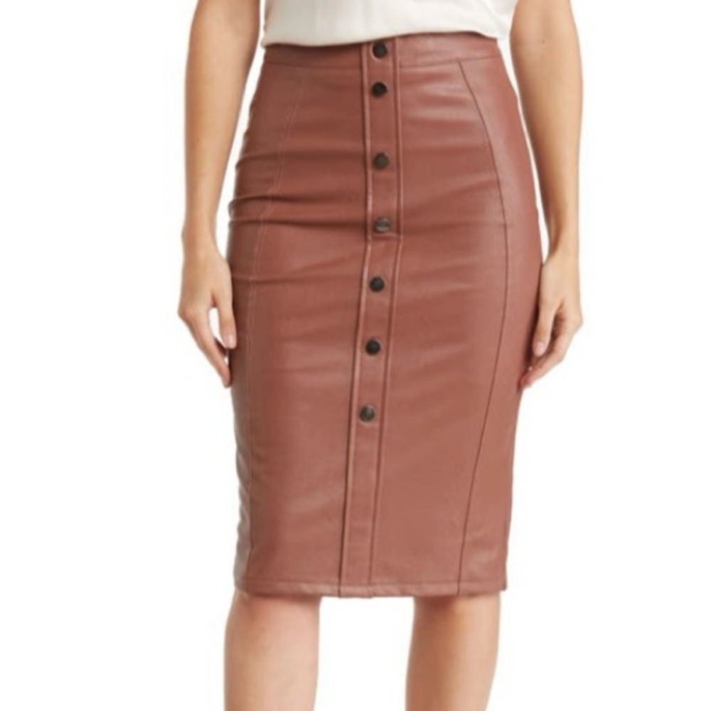 Ookie & Lala‎ Faux Leather Skirt in Luggage. Small